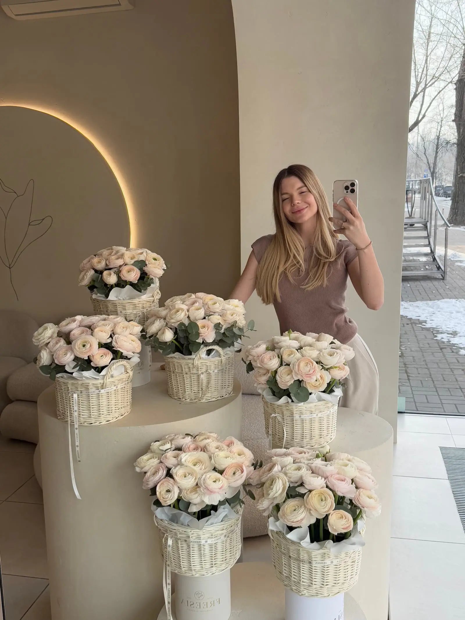 Ранункулюс у кошику - Freesia