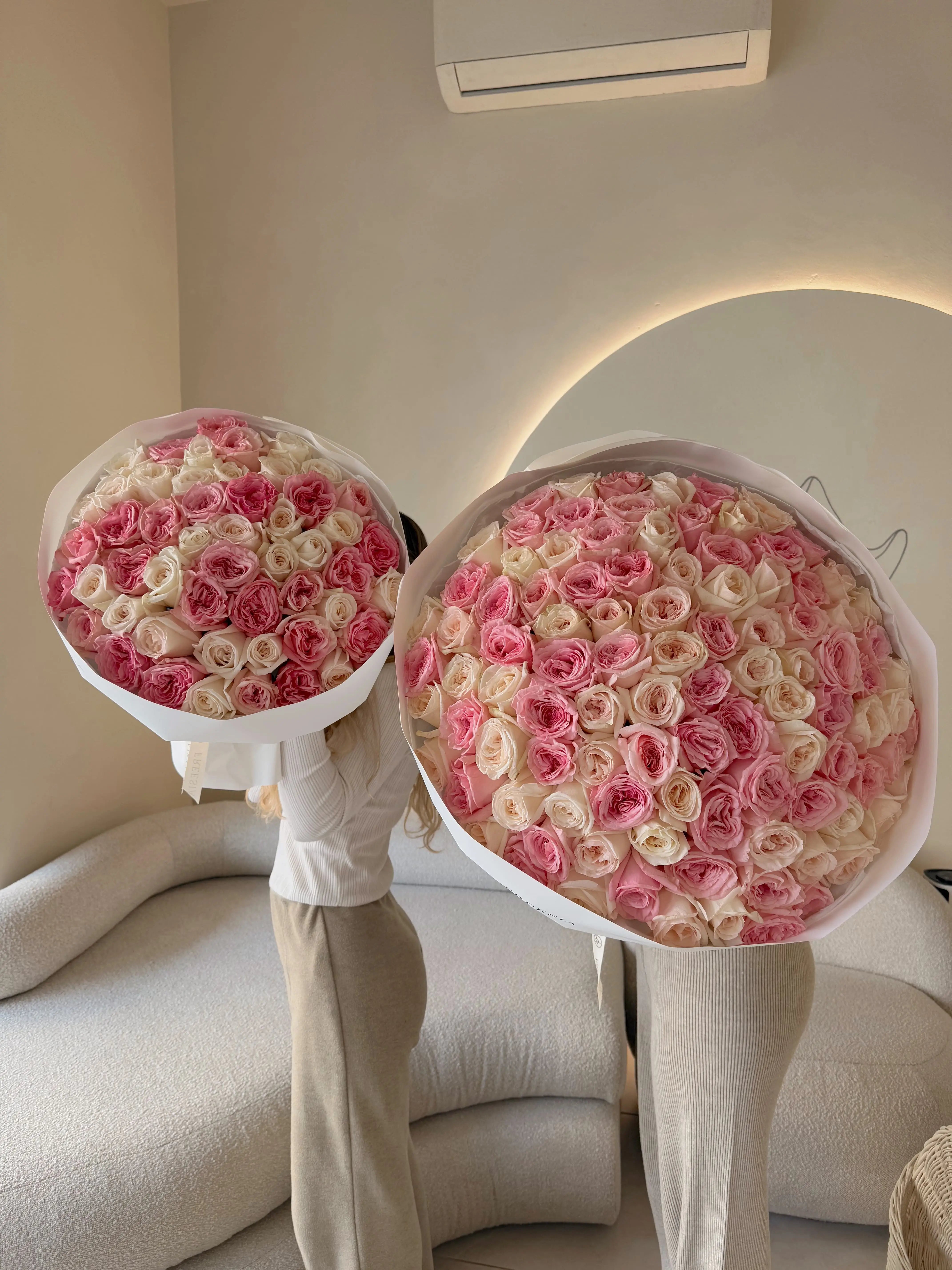 Букет із піоновидних ароматних троянд - Freesia