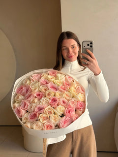 Букет із піоновидних ароматних троянд - Freesia