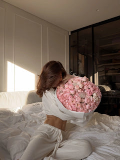 Букет із поєднанням гортензій, кущових троянд та озотамнуса - Freesia